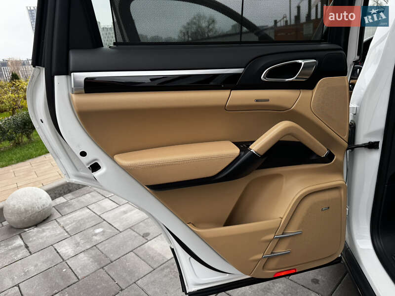 Внедорожник / Кроссовер Porsche Cayenne 2017 в Киеве