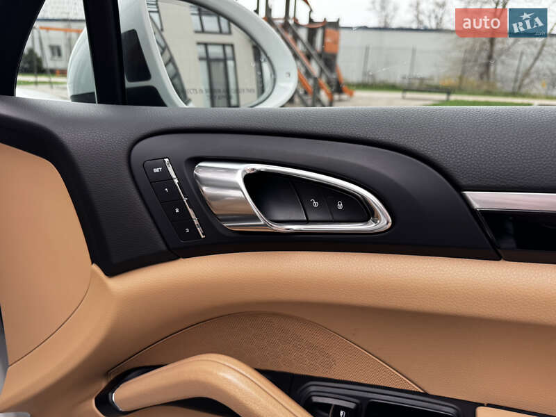 Внедорожник / Кроссовер Porsche Cayenne 2017 в Киеве