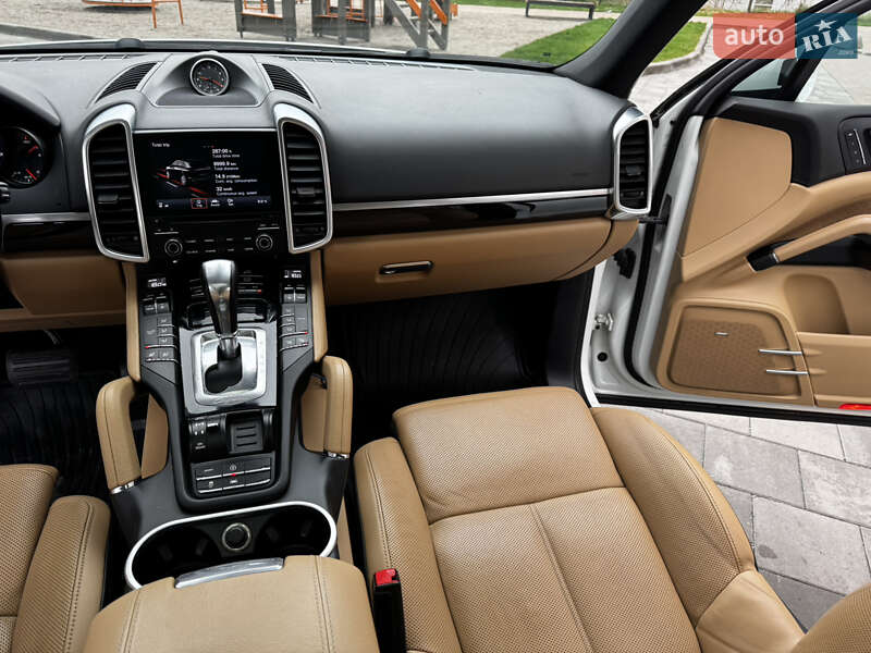 Внедорожник / Кроссовер Porsche Cayenne 2017 в Киеве