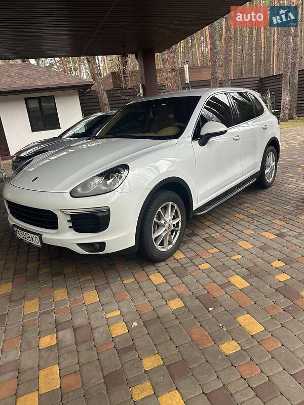 Внедорожник / Кроссовер Porsche Cayenne 2015 в Обухове