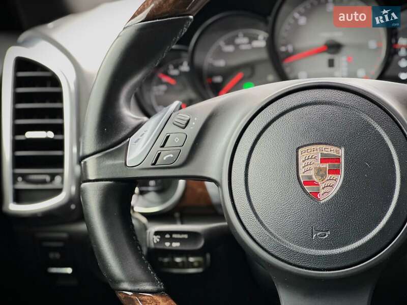 Внедорожник / Кроссовер Porsche Cayenne 2013 в Киеве