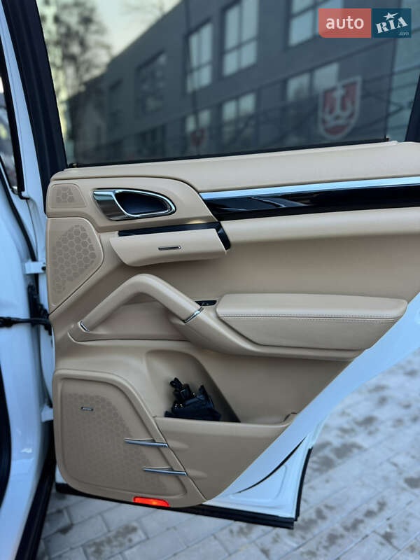 Позашляховик / Кросовер Porsche Cayenne 2014 в Вінниці