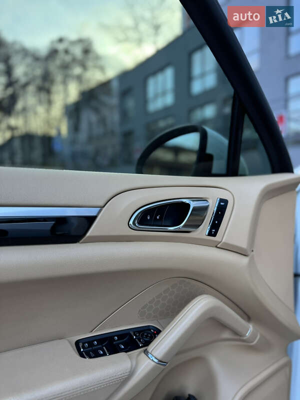 Позашляховик / Кросовер Porsche Cayenne 2014 в Вінниці