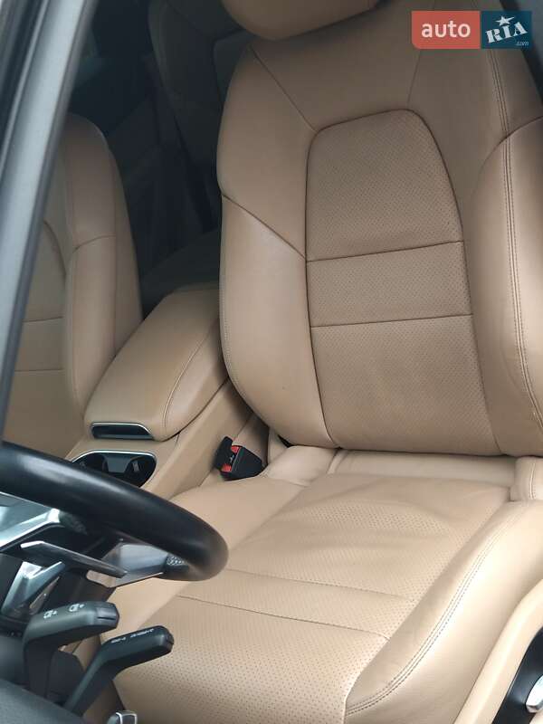 Позашляховик / Кросовер Porsche Cayenne 2018 в Чернігові