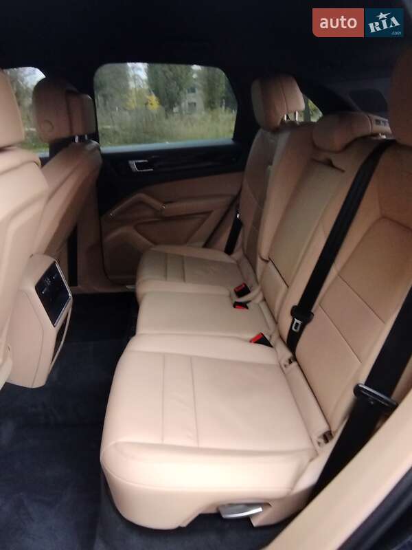 Позашляховик / Кросовер Porsche Cayenne 2018 в Чернігові