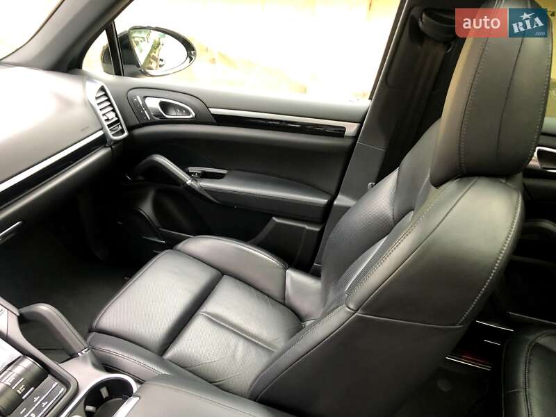 Позашляховик / Кросовер Porsche Cayenne 2015 в Одесі