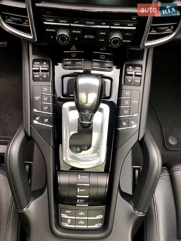 Позашляховик / Кросовер Porsche Cayenne 2015 в Одесі