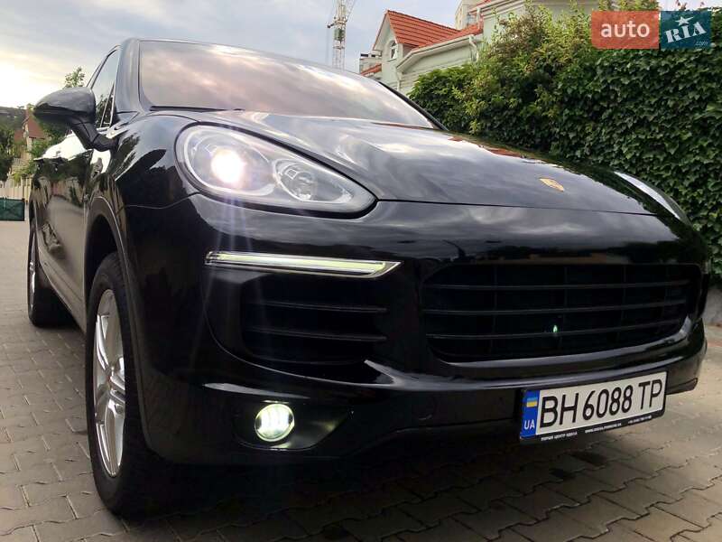 Позашляховик / Кросовер Porsche Cayenne 2015 в Одесі