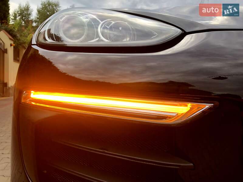 Позашляховик / Кросовер Porsche Cayenne 2015 в Одесі