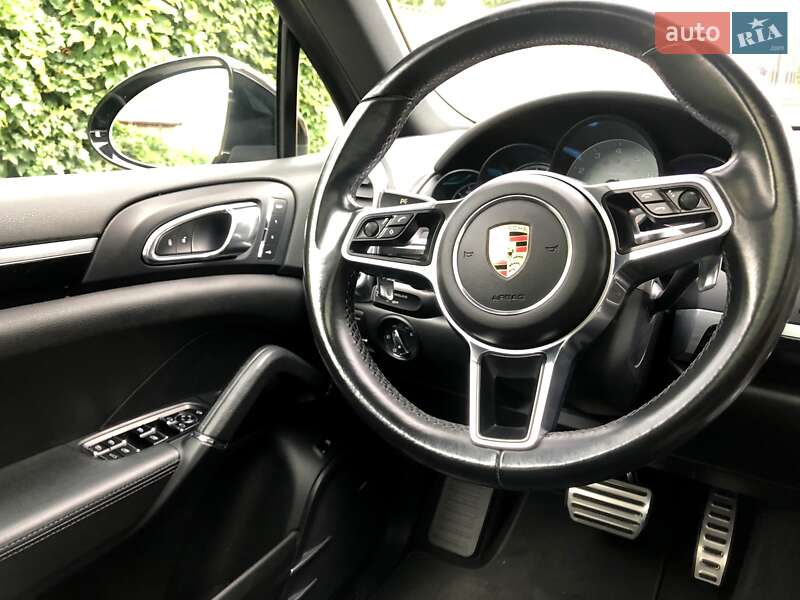 Позашляховик / Кросовер Porsche Cayenne 2015 в Одесі