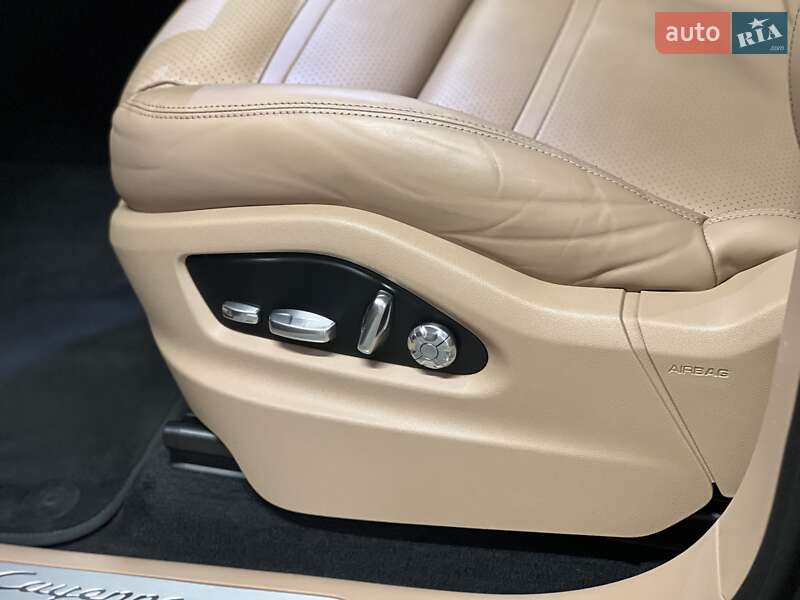 Позашляховик / Кросовер Porsche Cayenne 2018 в Києві