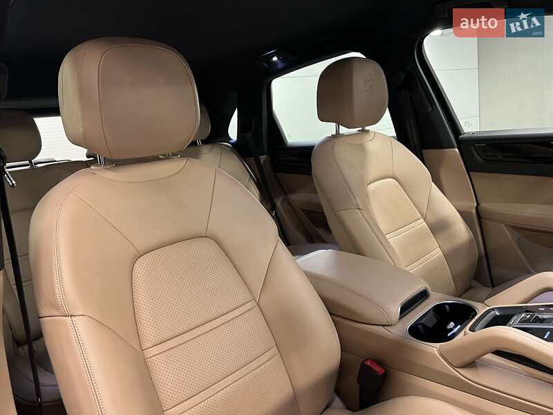 Позашляховик / Кросовер Porsche Cayenne 2018 в Києві