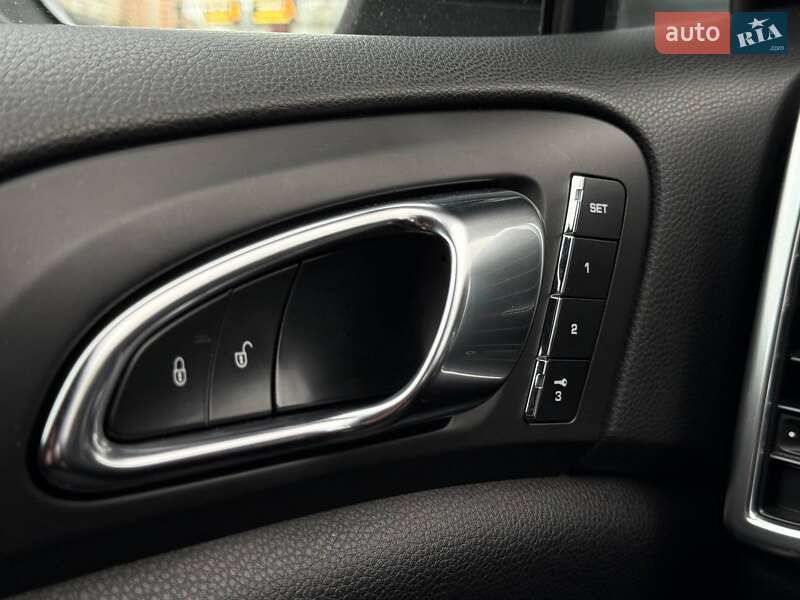 Внедорожник / Кроссовер Porsche Cayenne 2013 в Киеве