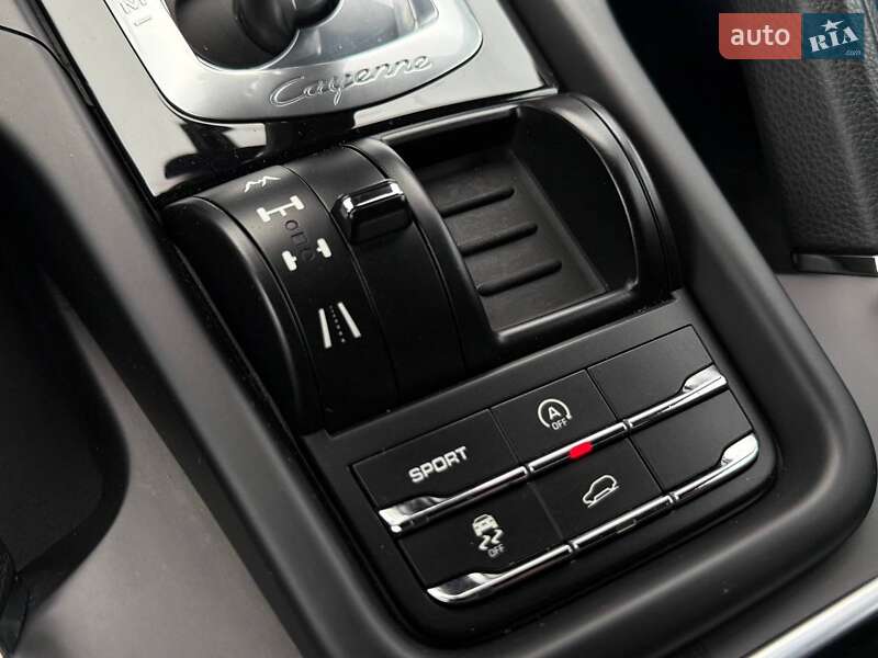 Внедорожник / Кроссовер Porsche Cayenne 2013 в Киеве