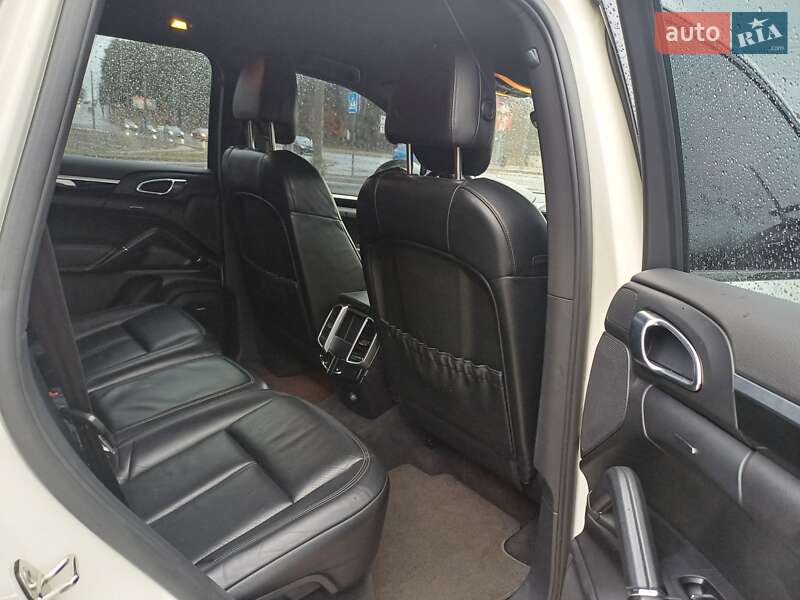 Позашляховик / Кросовер Porsche Cayenne 2011 в Чернігові