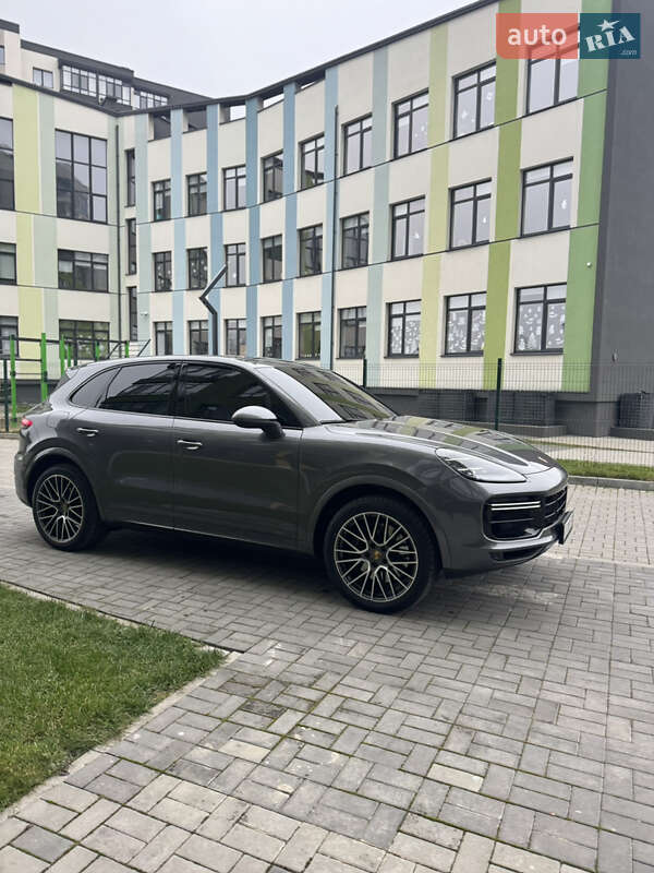 Внедорожник / Кроссовер Porsche Cayenne 2021 в Ивано-Франковске