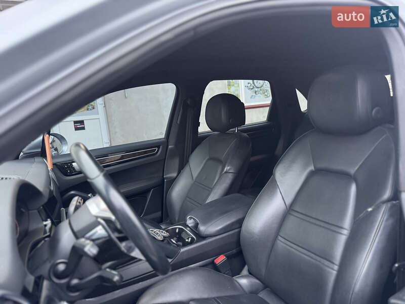 Внедорожник / Кроссовер Porsche Cayenne 2018 в Луцке