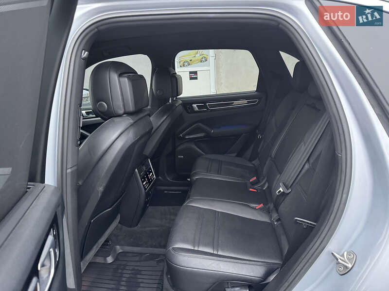 Внедорожник / Кроссовер Porsche Cayenne 2018 в Луцке