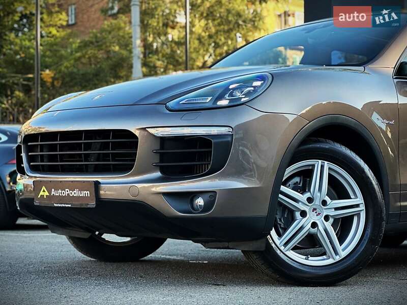 Внедорожник / Кроссовер Porsche Cayenne 2016 в Киеве