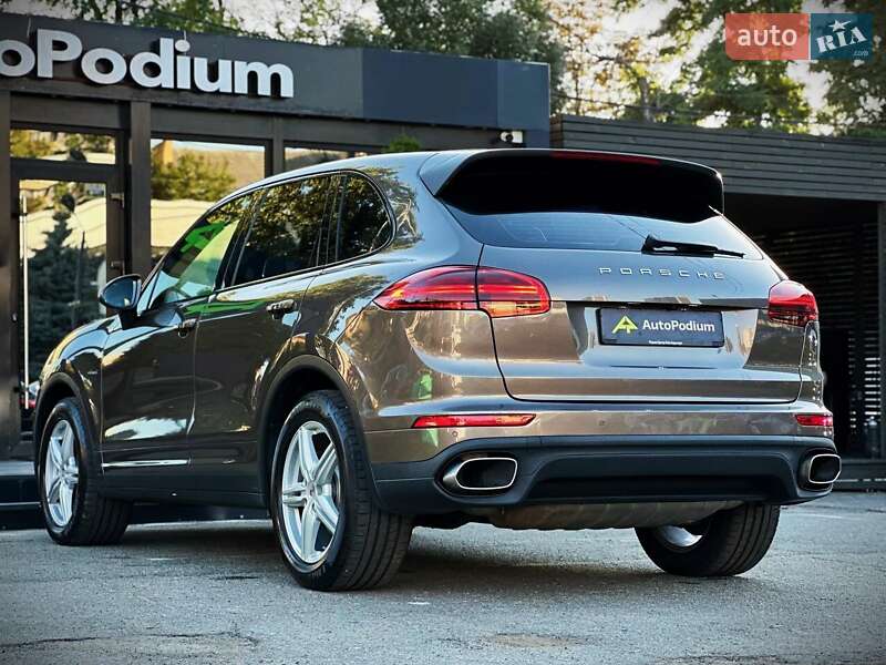 Внедорожник / Кроссовер Porsche Cayenne 2016 в Киеве