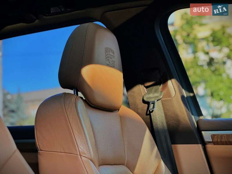 Внедорожник / Кроссовер Porsche Cayenne 2016 в Киеве