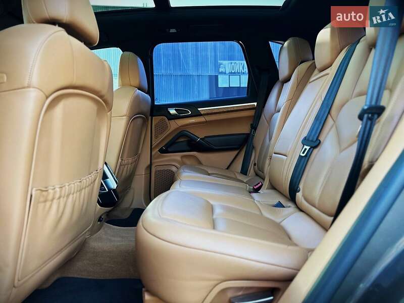 Внедорожник / Кроссовер Porsche Cayenne 2016 в Киеве
