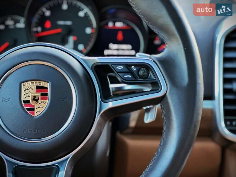 Внедорожник / Кроссовер Porsche Cayenne 2016 в Киеве