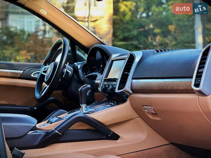 Внедорожник / Кроссовер Porsche Cayenne 2016 в Киеве