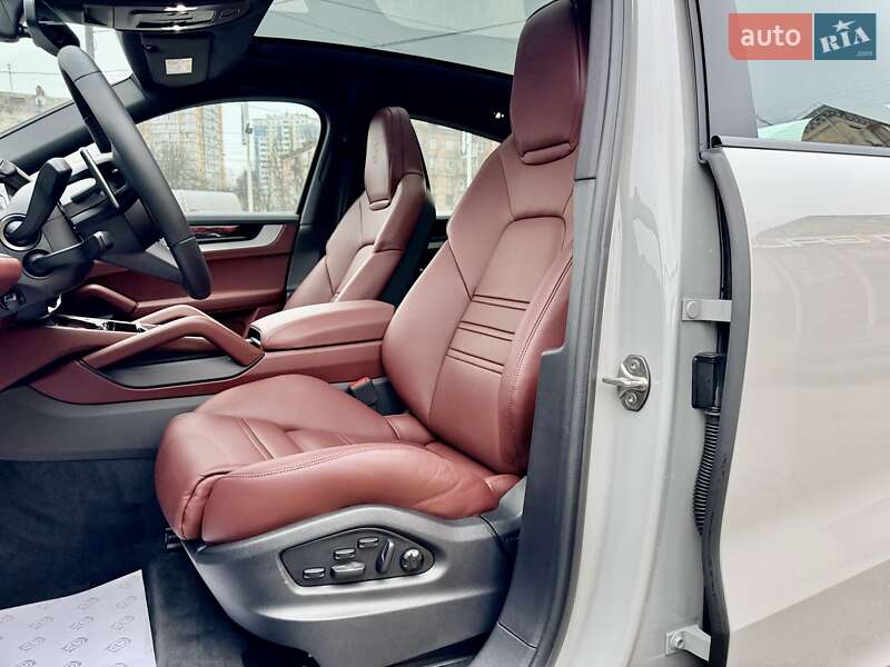 Позашляховик / Кросовер Porsche Cayenne 2024 в Києві