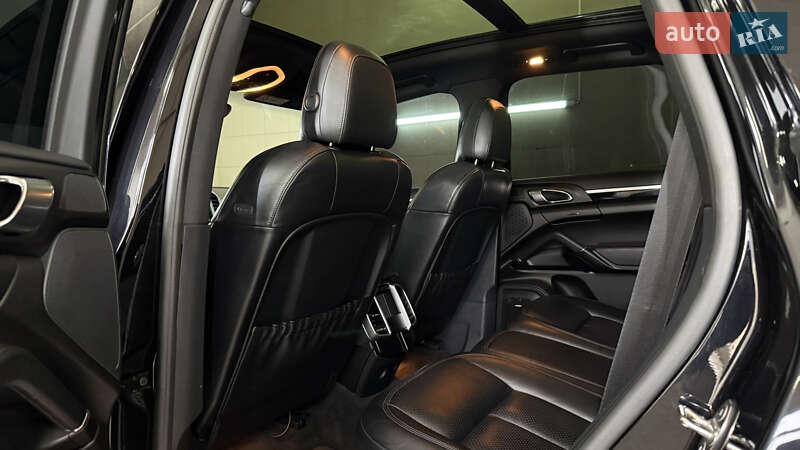 Внедорожник / Кроссовер Porsche Cayenne 2017 в Киеве фото 26 Внедорожник / Кроссовер Porsche Cayenne 2017 в Киеве