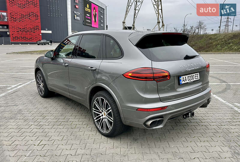 Позашляховик / Кросовер Porsche Cayenne 2016 в Києві