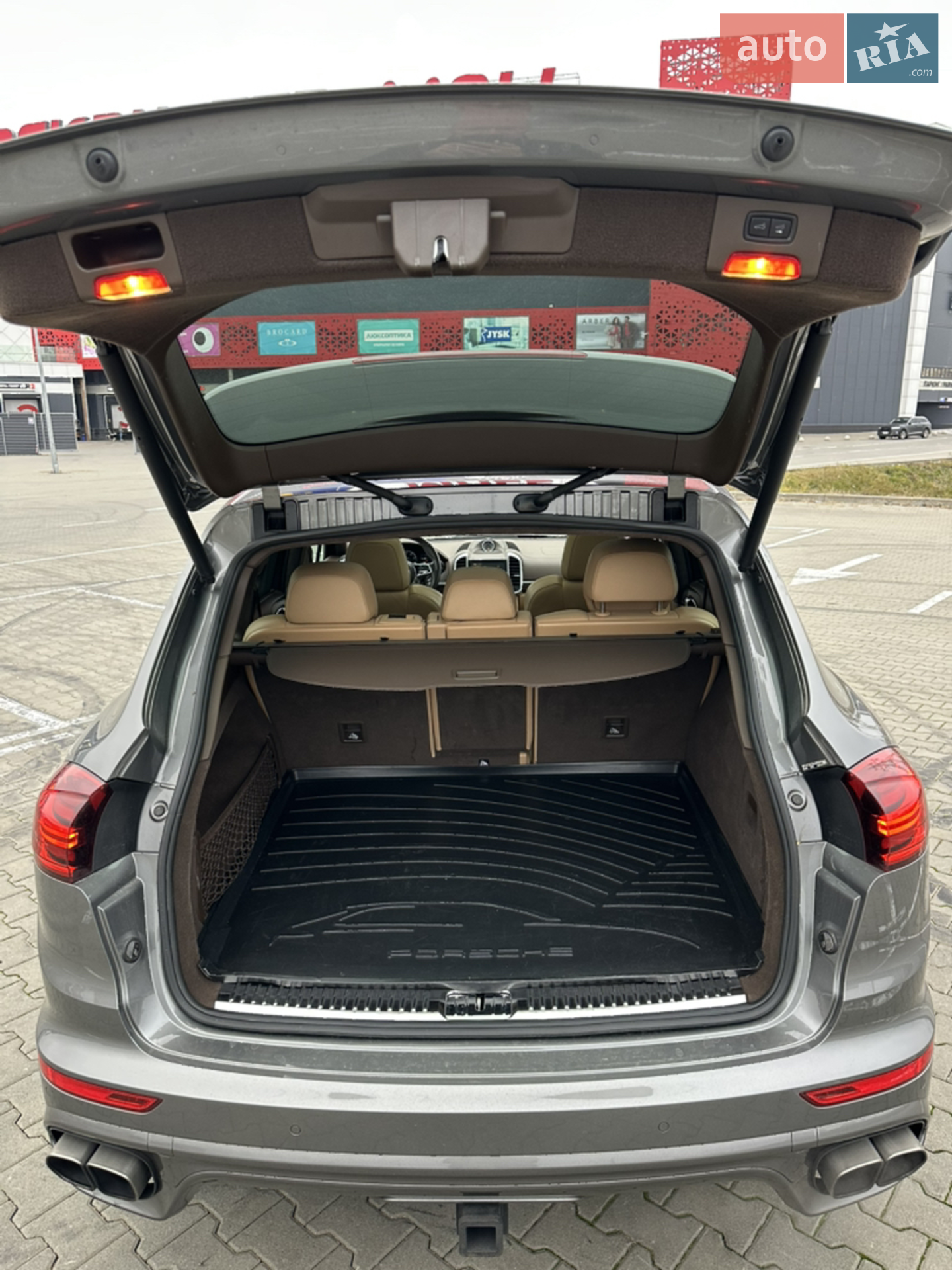 2016 Porsche Cayenne - мініатюра 10
