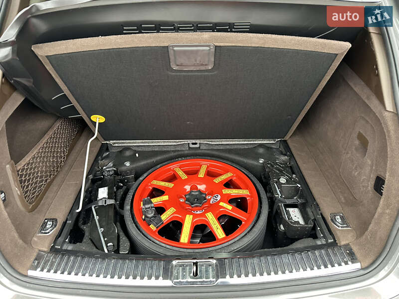 Позашляховик / Кросовер Porsche Cayenne 2016 в Києві