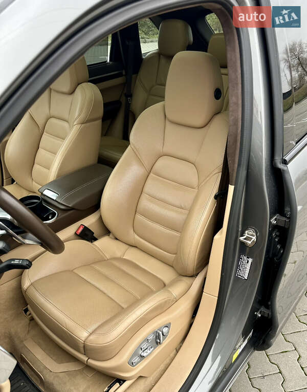 Позашляховик / Кросовер Porsche Cayenne 2016 в Києві