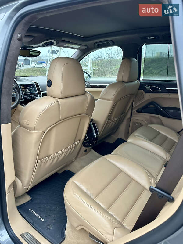 Позашляховик / Кросовер Porsche Cayenne 2016 в Києві