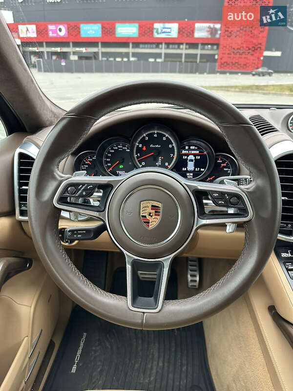 Позашляховик / Кросовер Porsche Cayenne 2016 в Києві