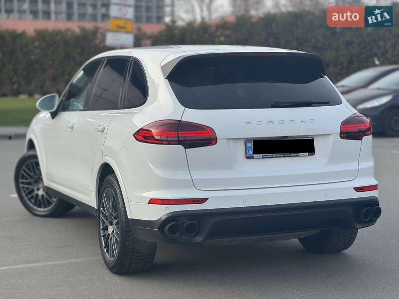 Внедорожник / Кроссовер Porsche Cayenne 2016 в Киеве