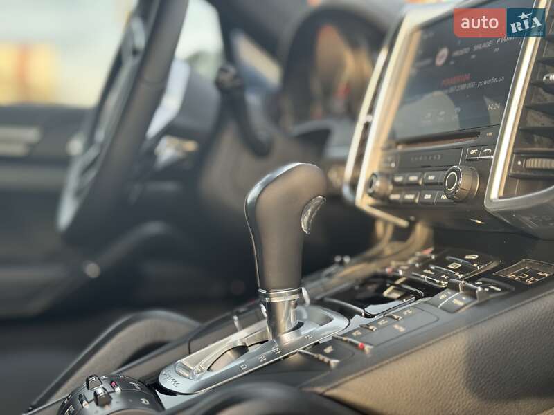 Внедорожник / Кроссовер Porsche Cayenne 2016 в Киеве