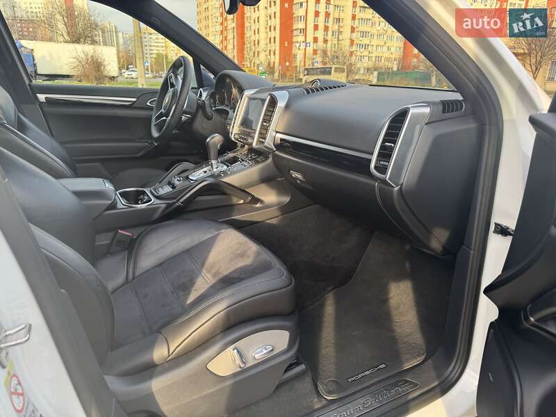 Внедорожник / Кроссовер Porsche Cayenne 2016 в Киеве
