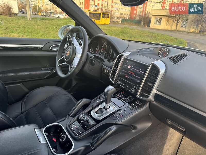 Внедорожник / Кроссовер Porsche Cayenne 2016 в Киеве