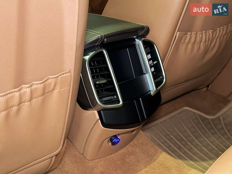 Позашляховик / Кросовер Porsche Cayenne 2016 в Одесі