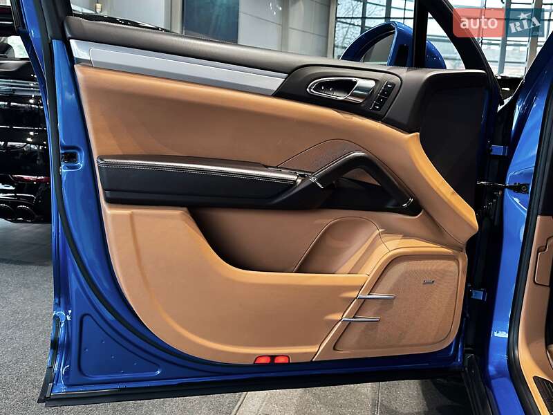 Позашляховик / Кросовер Porsche Cayenne 2016 в Одесі