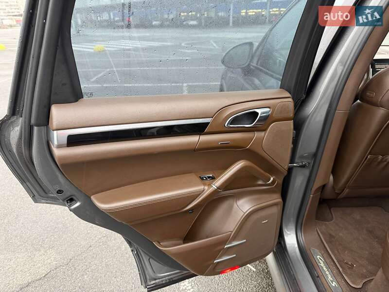 Внедорожник / Кроссовер Porsche Cayenne 2016 в Киеве фото 29 Внедорожник / Кроссовер Porsche Cayenne 2016 в Киеве