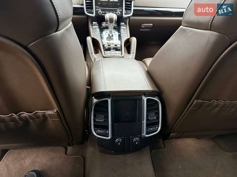 Внедорожник / Кроссовер Porsche Cayenne 2016 в Киеве фото 33 Внедорожник / Кроссовер Porsche Cayenne 2016 в Киеве