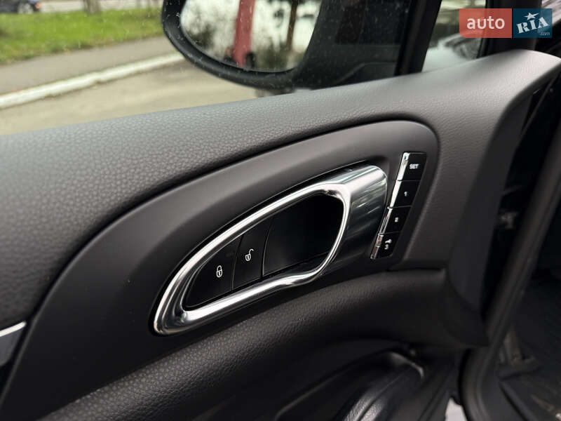 Внедорожник / Кроссовер Porsche Cayenne 2014 в Одессе