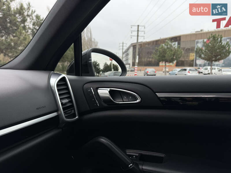 Внедорожник / Кроссовер Porsche Cayenne 2014 в Одессе