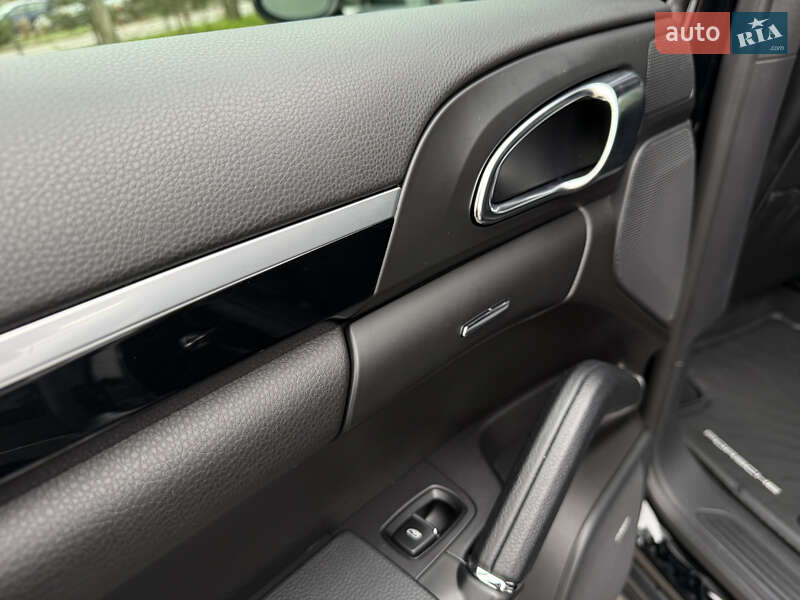 Внедорожник / Кроссовер Porsche Cayenne 2014 в Одессе