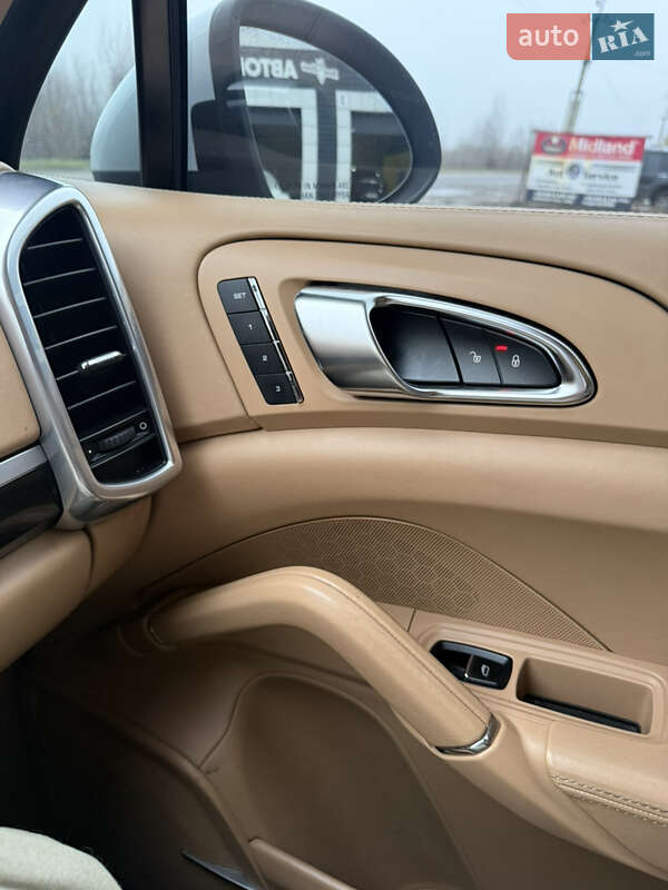 Внедорожник / Кроссовер Porsche Cayenne 2013 в Киеве фото 14 Внедорожник / Кроссовер Porsche Cayenne 2013 в Киеве