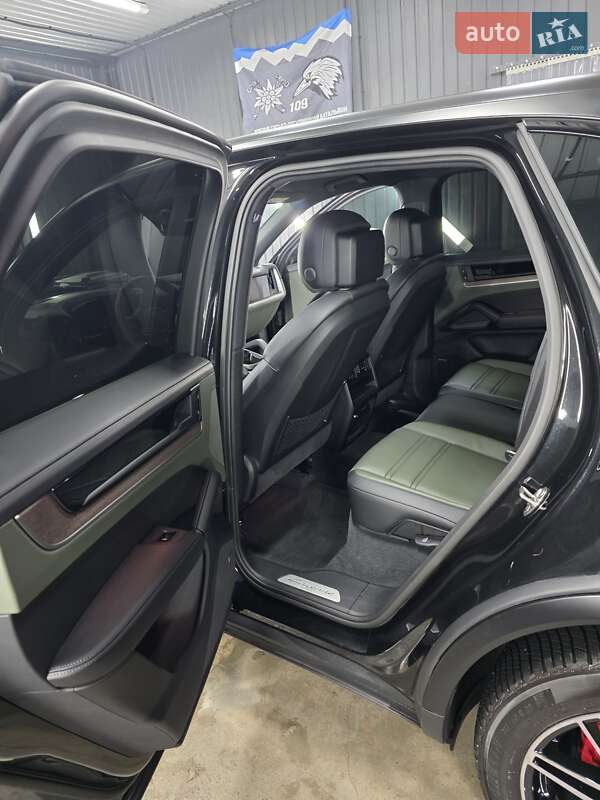 Внедорожник / Кроссовер Porsche Cayenne 2024 в Киеве