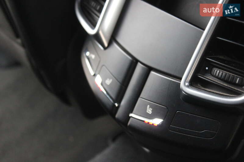 Внедорожник / Кроссовер Porsche Cayenne 2011 в Днепре фото 33 Внедорожник / Кроссовер Porsche Cayenne 2011 в Днепре